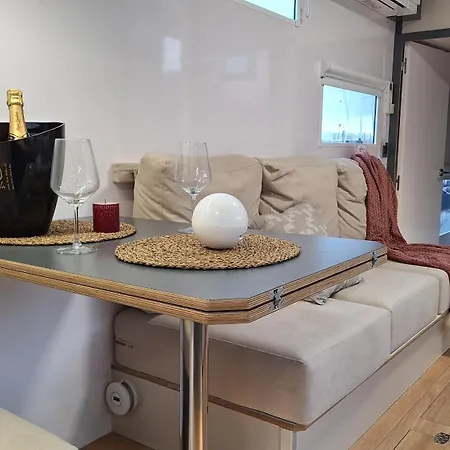 Duerme En Un Barco Bateau-hôtel