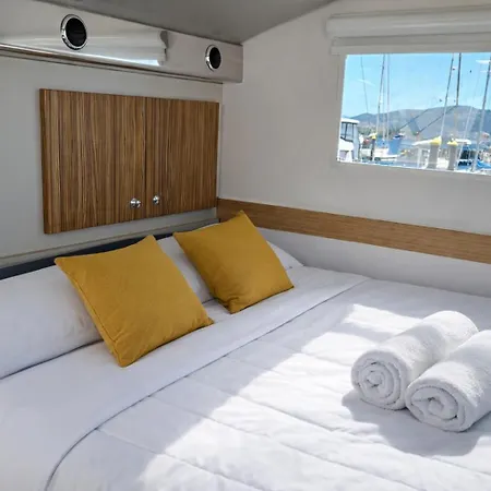 Duerme En Un Barco Botel *