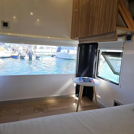 Duerme En Un Barco Botel *